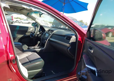 2015 Toyota Camry Se z USA, uszkodzony, nr VIN 4T1BF1FK9FU915528